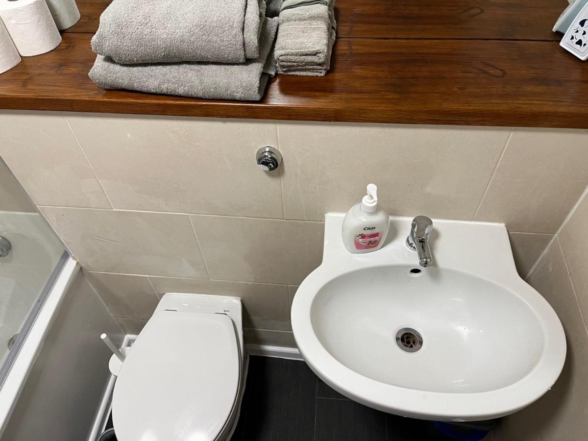 Three Bedroom House In Tooting By Star Apartments לונדון מראה חיצוני תמונה