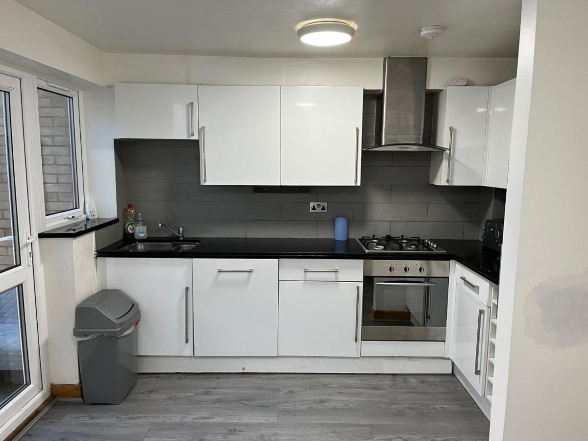 Three Bedroom House In Tooting By Star Apartments לונדון מראה חיצוני תמונה