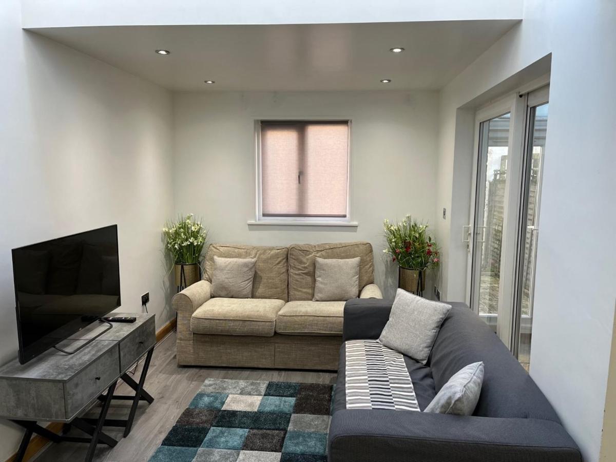 Three Bedroom House In Tooting By Star Apartments לונדון מראה חיצוני תמונה